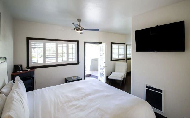 Malibu Country Inn