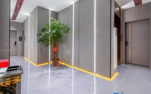 Pinyou Smart Hotel (Qujing Nancheng Store)