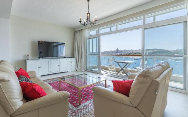 Stunning - Seafront 3-Bedroom 6th Floor + Garage!