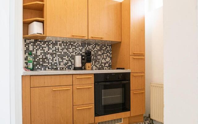 2 Pleasant Flats - Perfect for Long Stays