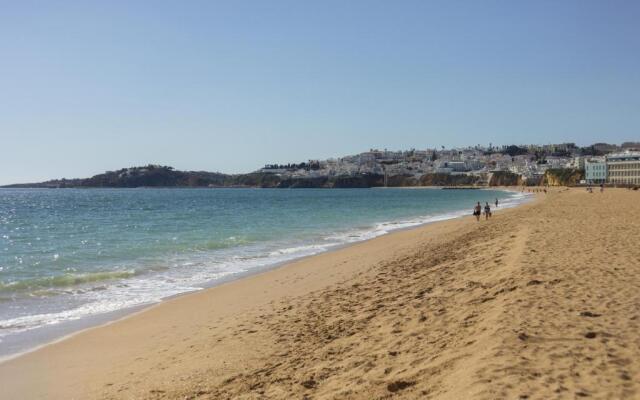 Hopstays Albufeira Casa do Zanão - 100m beach apartment