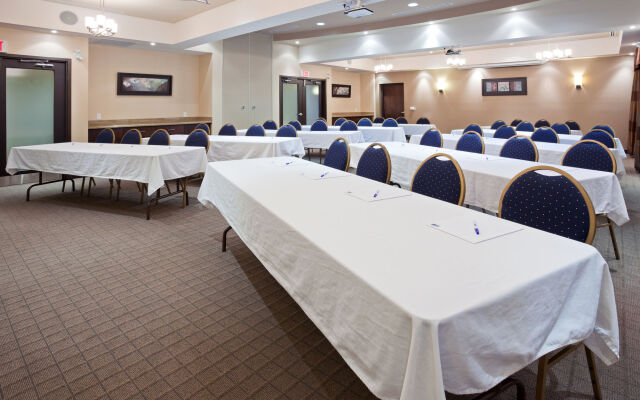 Holiday Inn Express & Suites Woodstock South by IHG