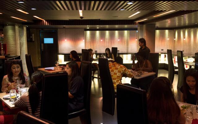 Отель Sukhumvit Suites