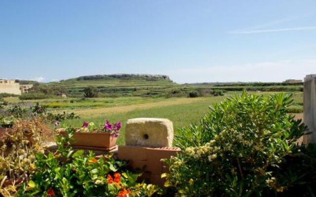 Villayana Gozitan Farmhouse with pool