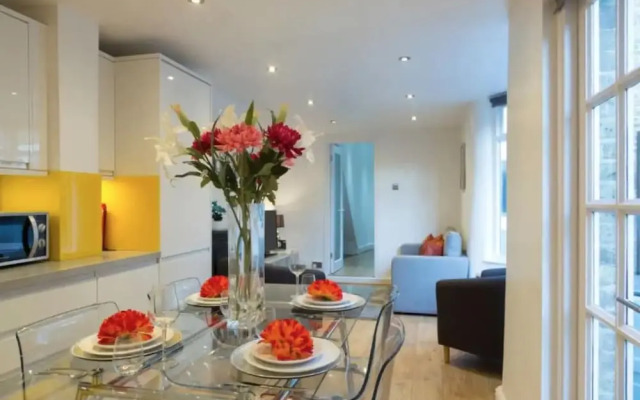 Charming Tower Bridge House