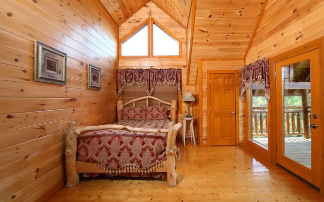 Family Valley Lodge - Six Bedroom Cabin