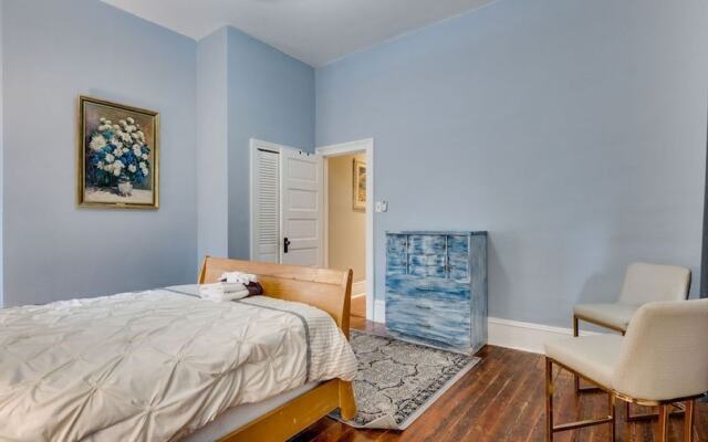 Comfortable Escape 2BR Historic Downtown