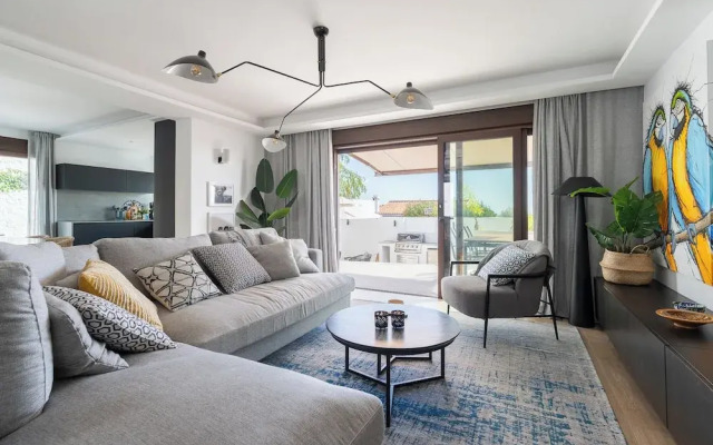Luxury House With Private Heated Pool in Nerja!