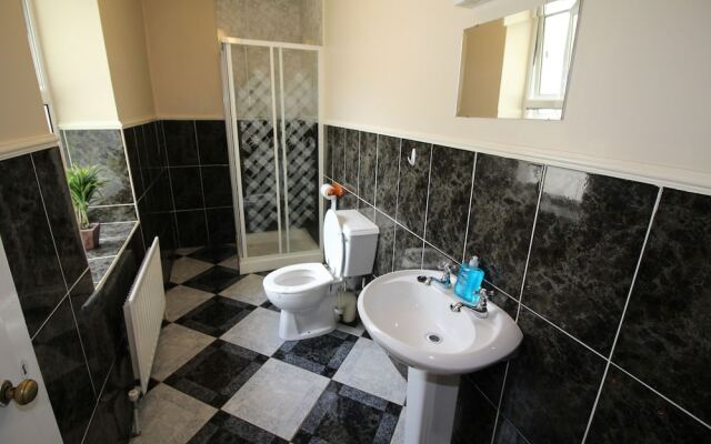 Alcorn's farmhouse 10 mins from beach