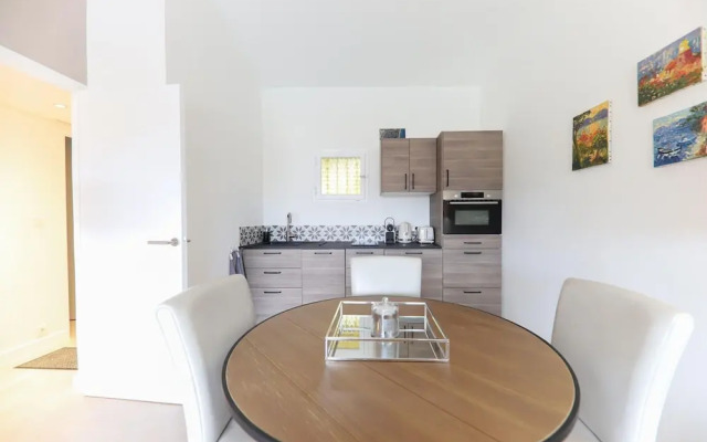 Air-conditioned Apartment Near Beach