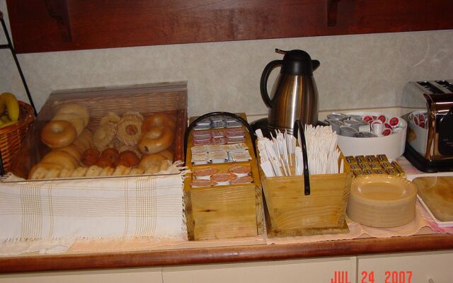 Lomira Inn and Suites