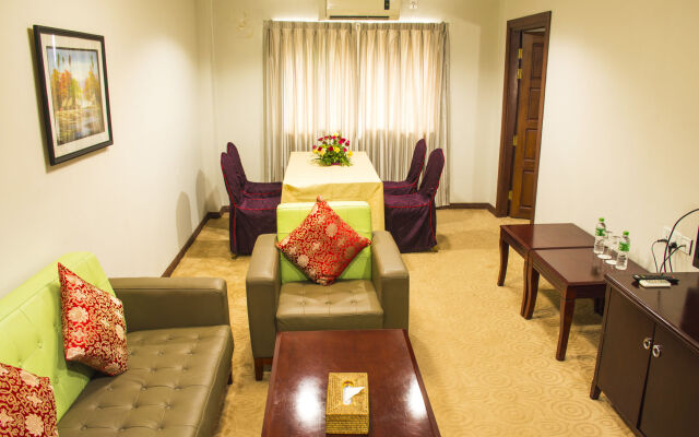 Green Leaf Hotel