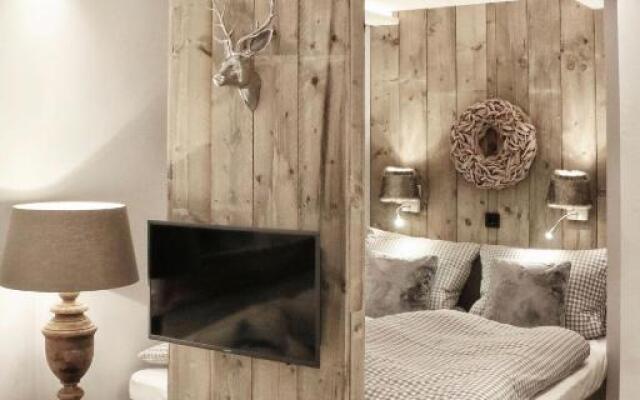 HOME Suites Apartment 5