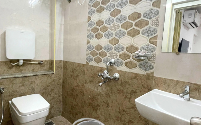 K11 Express - Opp Express Avenue