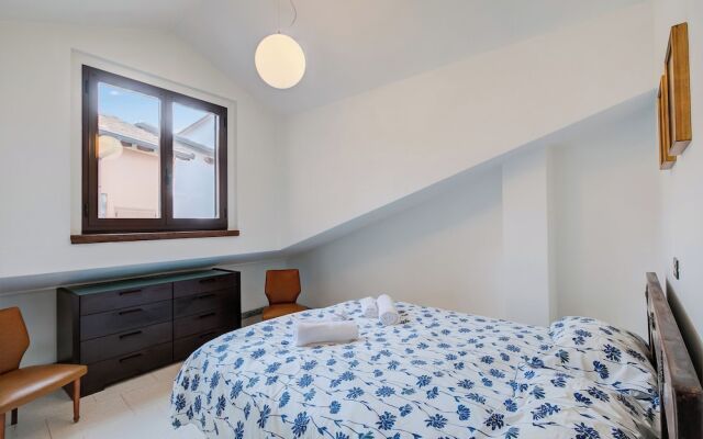 Ortensia Blu Lake And Relax