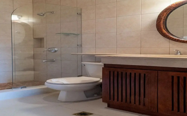 Ocean View Luxury Condo at Flamingo Towers