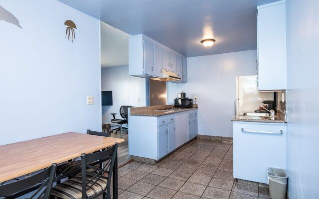Aqua Breeze Inn