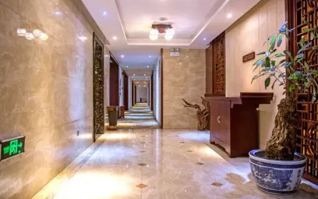 Maitreya Sanlong Hotel (Huquan Hot Spring Ecological Park Honghe Water Town Branch)