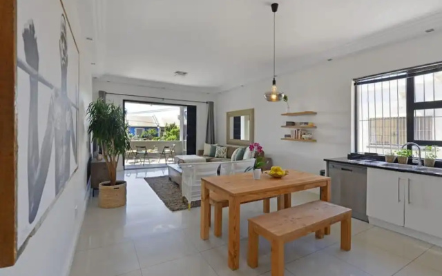 Modern 2-bed Green Point Haven Stylish Central