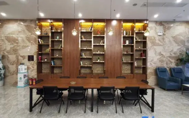 Yunpu International Hotel (Foshan Lecong Furniture World)
