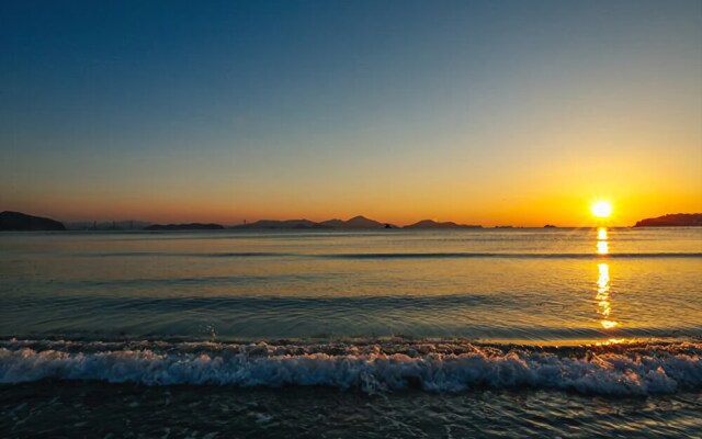 Geoje Beach White Pension