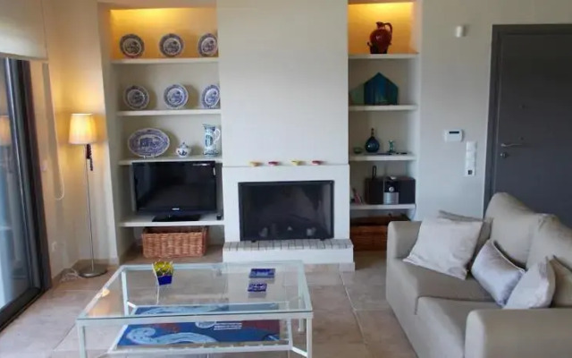 Skaloma Villas Art 1