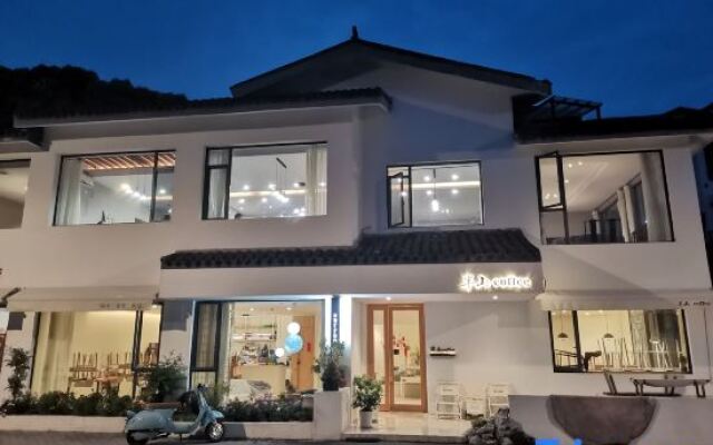 Wutong Banshan Hostel