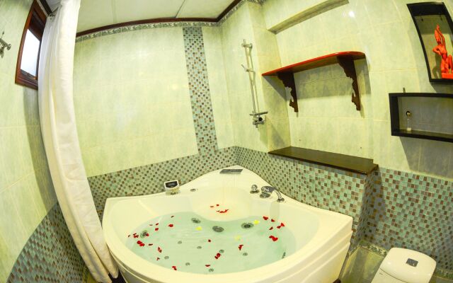 Long Life Hotel