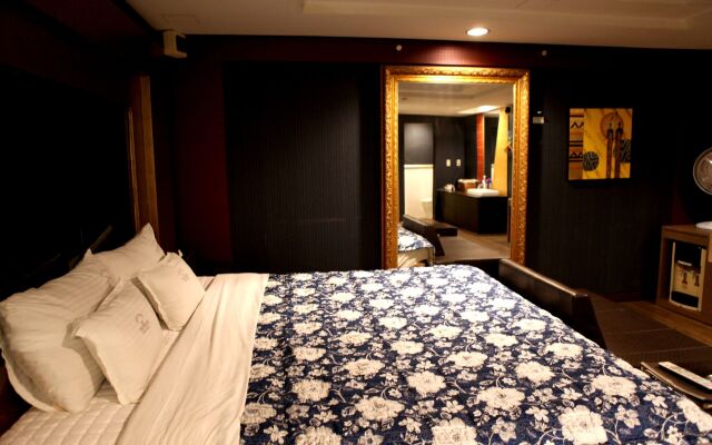V Hotel