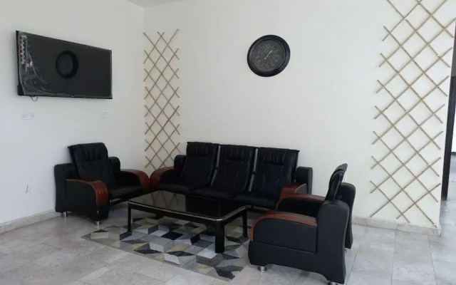 Super Oyo 147 Babylon Furnished Apartment
