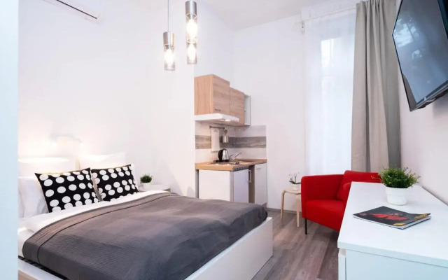 New comfy studio at convenient location