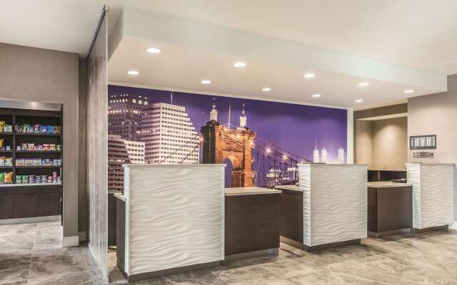 La Quinta Inn & Suites by Wyndham Cincinnati Sharonville