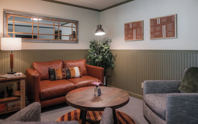 Highland Haven Creekside Inn