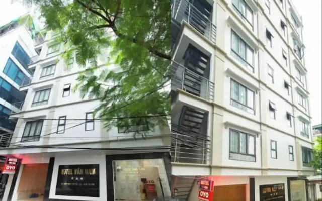 Van Nam Hotel by OnHotelRooms