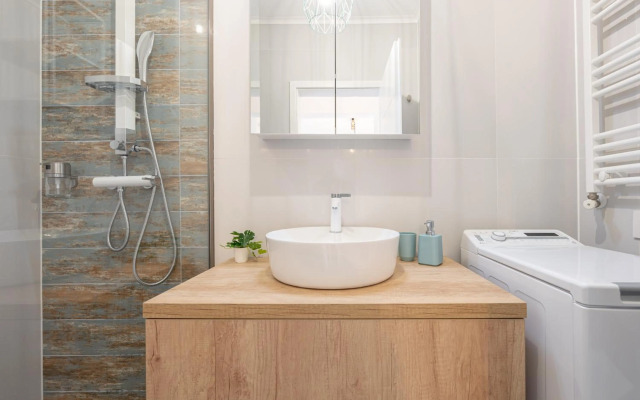 Trendy flat by the University