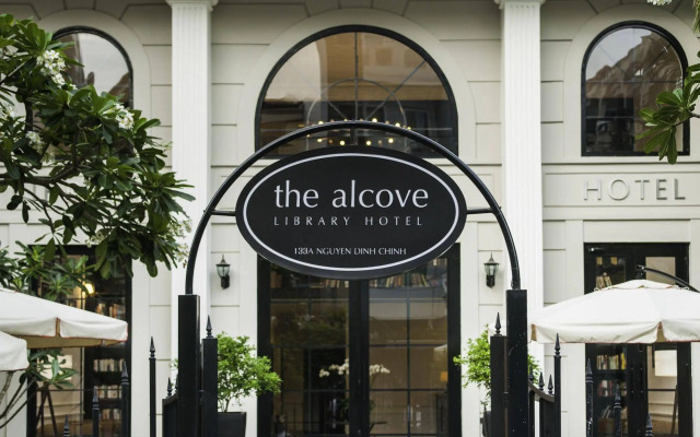 The Alcove Library Hotel
