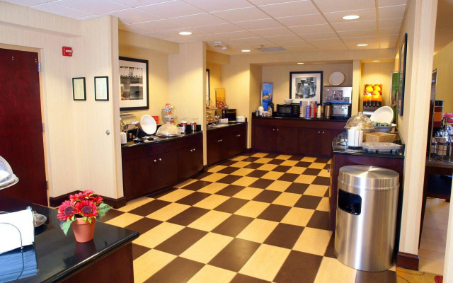 Hampton Inn & Suites-Knoxville/North I-75