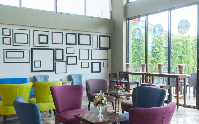 The Sixteenth Naiyang Beach Hotel