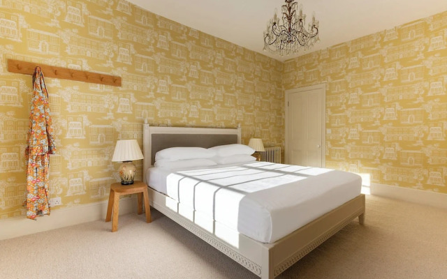 Canonbury Park North II by Onefinestay