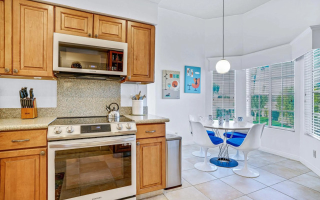 Elegant modern Palm Desert getaway