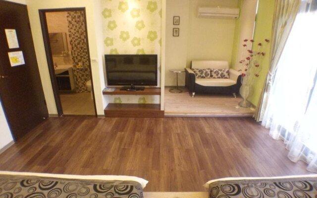 Happy House B & B