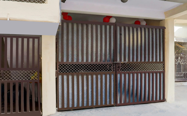 Hotel O Uttam Nagar Near Akash Hospital