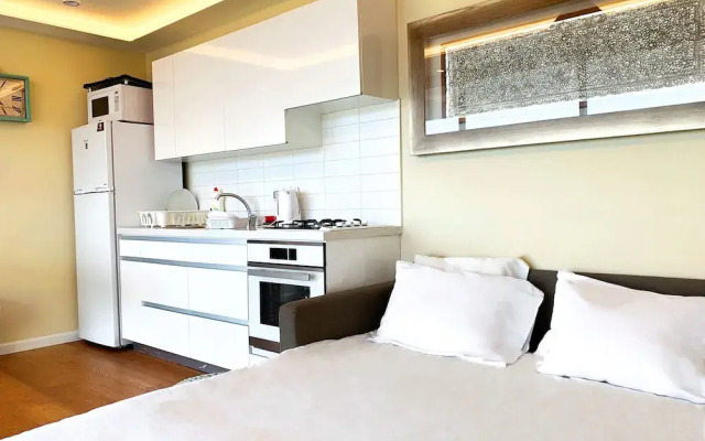 Chic in City Center by FeelHome
