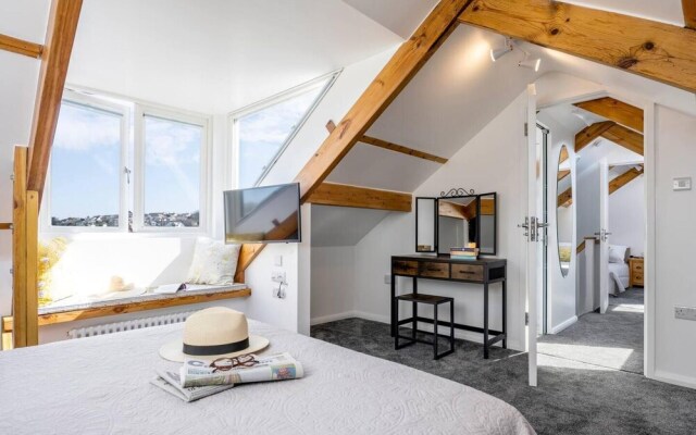 Luxurious 2 Bedroom Apartment With Estuary View