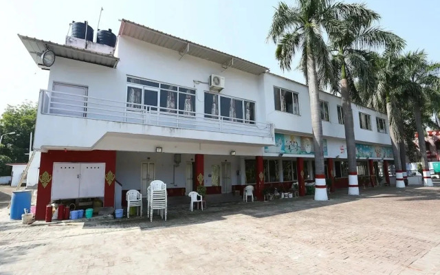 The Palms Resort By OYO Rooms