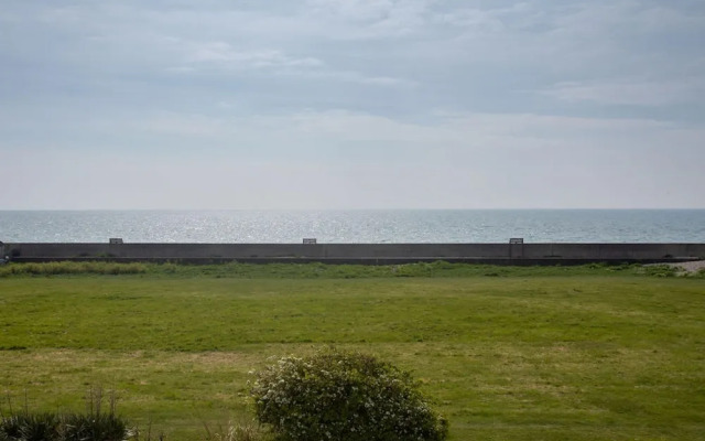 Bright Modern Selsey Seafront Home