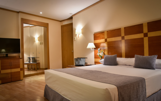 Senator Parque Central Hotel
