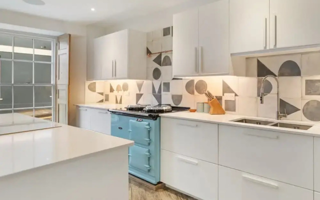 Windermere House - Sea Views Close to Harbour