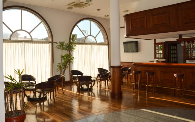 Hotel Reviens