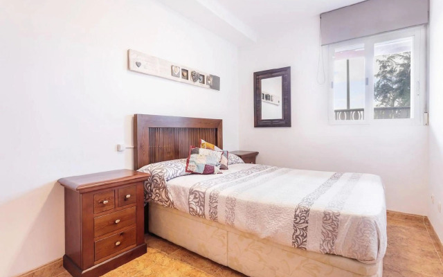 Apartamento con terraza y piscina